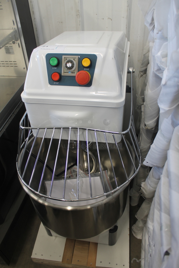 BRAND NEW SCRATCH AND DENT! Estella 348SM30 Metal Commercial 30 Quart Spiral Dough Mixer w/ Stainless Steel Mixing Bowl, Bowl Guard and Dough Hook Attachment. 120 Volts, 1 Phase. Tested and Working! - Image 3 of 8
