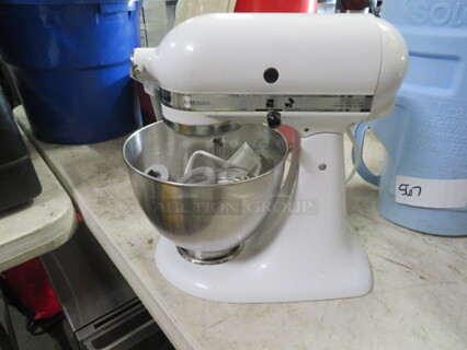 One WORKING Kitchenaid Artisan Mixer With Bowl, Hook, Whip And Paddle. 