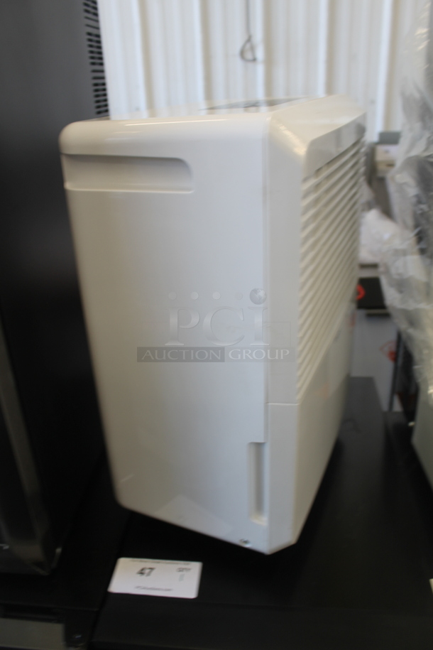 BRAND NEW SCRATCH AND DENT! Smart+ D-40ES Metal 40 Pint Energy Efficient Direct Drain Dehumidifier 115 Volts, 1 Phase. Tested and Working! - Image 2 of 7