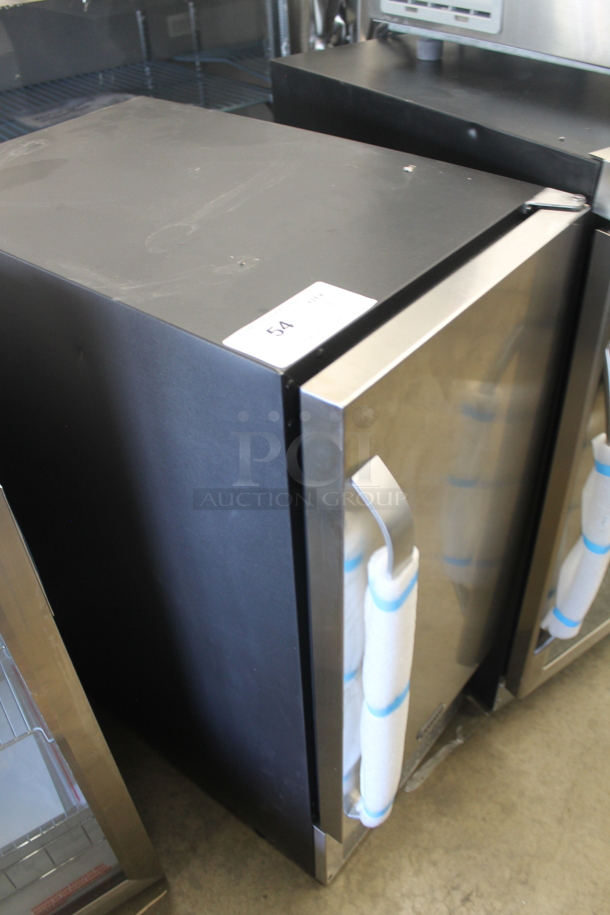 BRAND NEW SCRATCH AND DENT! Whynter UIM-502SS Energy Star Stainless Steel 50 lb. Built-In/Freestanding Ice Maker. 115 Volts, 1 Phase. Tested and Working! - Image 2 of 6