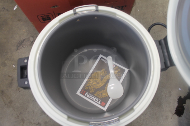 LIKE NEW! RiceMaster 382CD225 Stainless Steel Commercial Countertop Rice Warmer. 120 Volts, 1 Phase. Unit Has Only Been Used a Few Times! Tested and Working! - Image 4 of 6