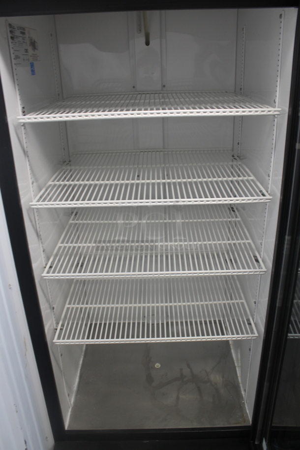 2012 True GDM-26EM-LD ENERGY STAR Metal Commercial Single Door Reach In Cooler Merchandiser w/ Poly Coated Racks. 115 Volts, 1 Phase. Tested and Powers On But Does Not Get Cold - Image 3 of 4