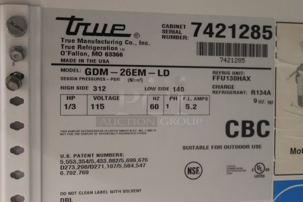 2012 True GDM-26EM-LD ENERGY STAR Metal Commercial Single Door Reach In Cooler Merchandiser w/ Poly Coated Racks. 115 Volts, 1 Phase. Tested and Powers On But Does Not Get Cold - Image 4 of 4