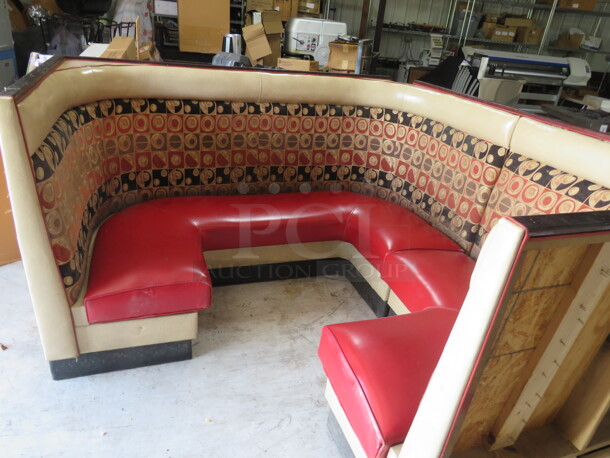 One AWESOME VIP Corner Red/Black Cushioned Booth. 85X85X45 - Image 1 of 4