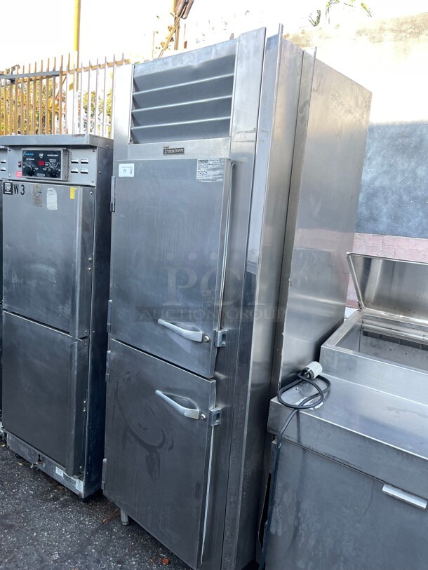 Clean! Traulsen G14310 Solid Door 1 Section Hot Food Holding Cabinet with Right Hinged Door NSF 1120/220 Volt 1 Phase Tested and Working! - Image 3 of 8