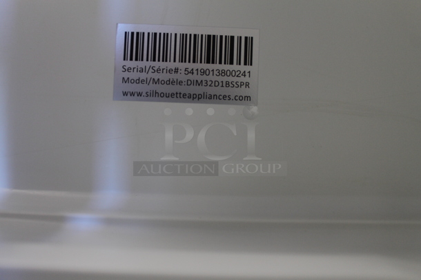 BRAND NEW SCRATCH AND DENT! Danby DIM32D1BSSPR 32lb 15" Stainless Steel Built-In Self Contained Ice Maker. 115 Volts, 1 Phase. Tested and Working! - Image 4 of 4