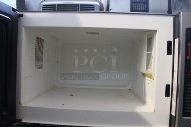 2011 Panasonic NE-1024F Stainless Steel Commercial Countertop Microwave Oven. 120 Volts, 1 Phase.  - Image 4 of 8