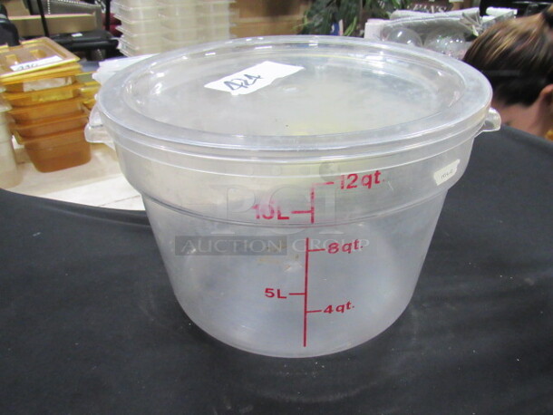 One Cambro 12 Quart Food Storage Containber With Lid.