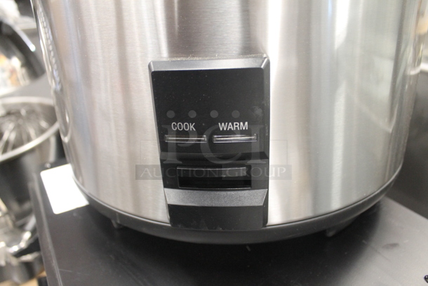 BRAND NEW SCRATCH AND DENT! 2022 Hamilton Beach 37560R Commercial Stainless Steel Electric Countertop 40/60 Cup Rice Cooker. 120V. Tested And Working!  - Image 5 of 8