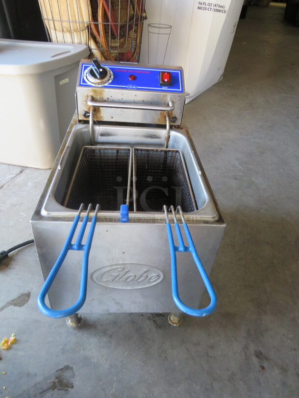 One Globe Table Top Electric Fryer With 2 Baskets. 208/240 Volt. Model# PF16E.  - Image 1 of 1