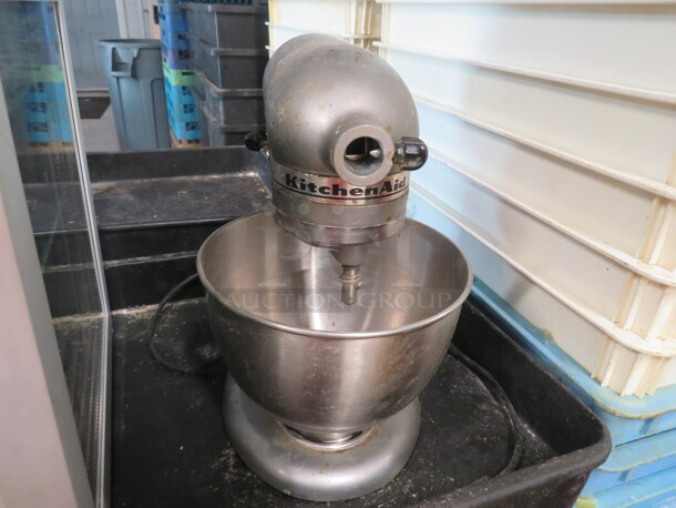 One Kitchenaid 4.5 Quart Mixer With Bowl. 120 Volt. Model# KSM95CU - Image 1 of 2