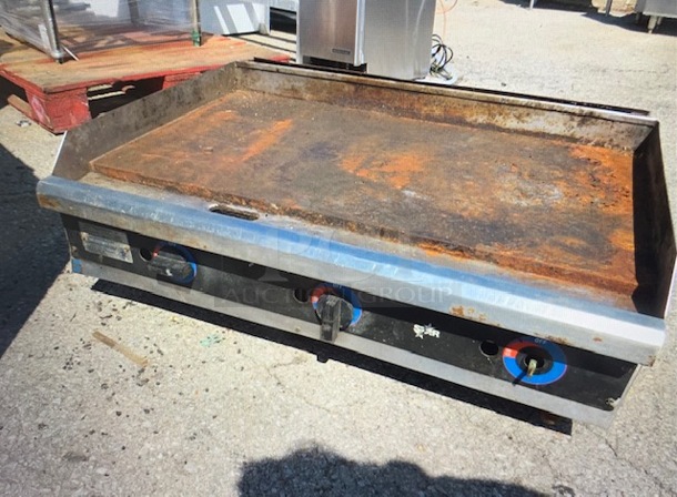 One Star Natural Gas Griddle. 1 Knob Missing. #636MA. 36X26X12 - Image 1 of 1