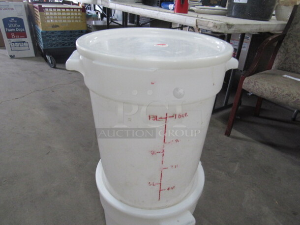 One 22 Quart Food Storage Container With Lid. - Image 1 of 1