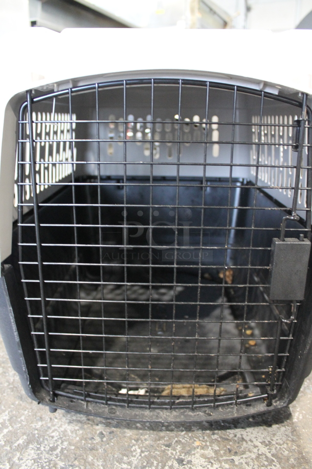 Gray and Black Poly Small Animal Carrier Cage. - Image 5 of 7