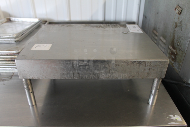 Metal Stand. - Image 1 of 3