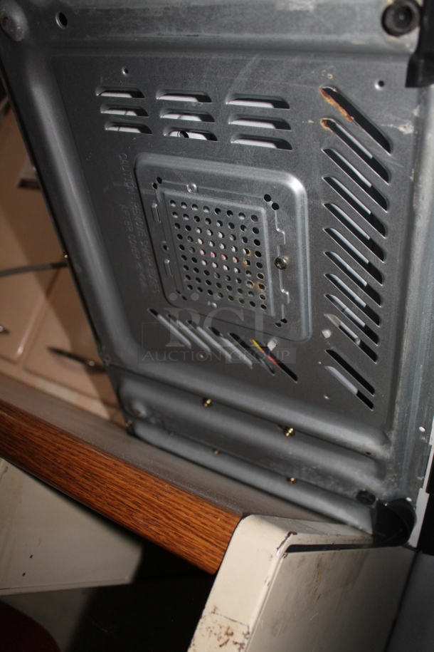 General Electric JES1246BH01 Countertop Microwave Oven w/ Plate. 115 Volts, 1 Phase. - Image 7 of 8