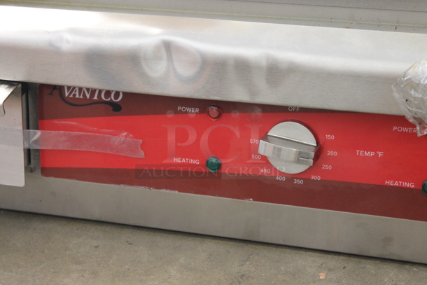 BRAND NEW SCRATCH AND DENT! Avantco 177EG30N Stainless Steel Commercial Countertop Electric Powered Flat Top Griddle w/ Thermostatic Controls. 208/240 Volts, 1 Phase. - Image 3 of 5