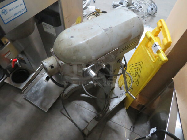 One WORKING! Hobart 20 Quart Mixer. #A-200. 115 Volt. - Image 4 of 4