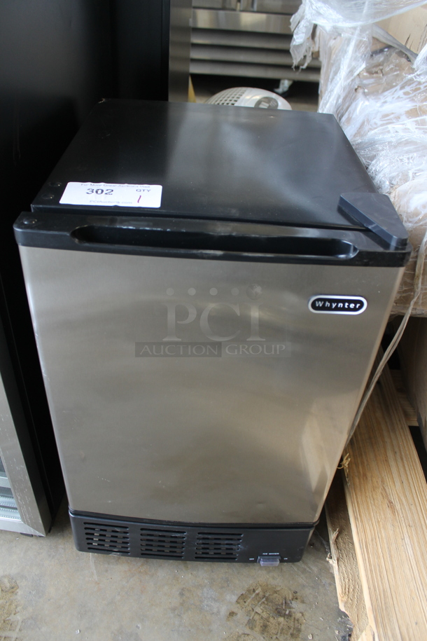 BRAND NEW SCRATCH AND DENT! Whynter UIM-155 15" Built In Ice Maker Machine Stainless Steel 12lb. 115 Volts, 1 Phase. Tested and Working! - Image 1 of 4