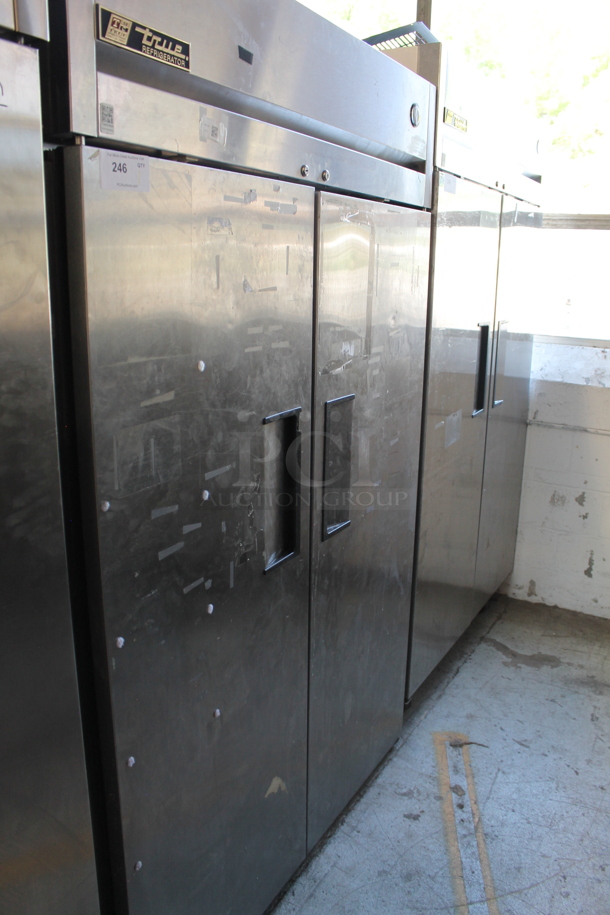 True TG2R-2S Stainless Steel Commercial 2 Door Reach In Cooler w/ Poly Coated Racks. 115 Volts, 1 Phase. Tested and Working! - Image 2 of 5