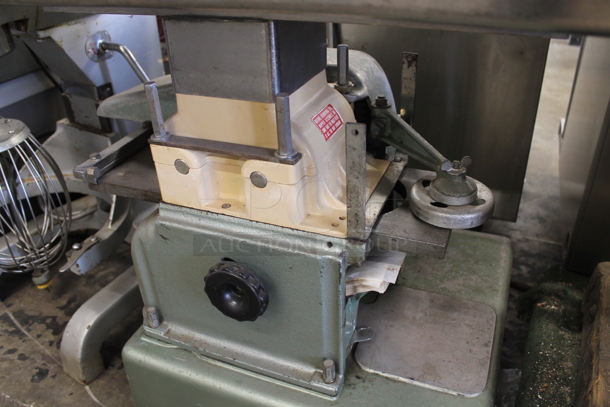 Hollymatic Metal Commercial Countertop Patty Former. Tested and Working! - Image 4 of 7