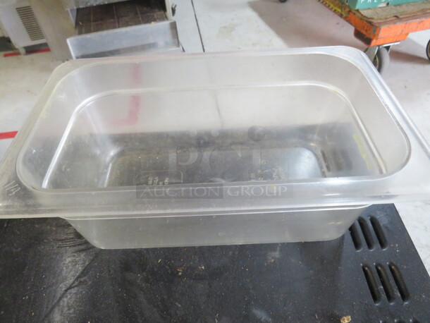 One 1/4 Size 4 Inch Deep Food Storage Container.  - Image 1 of 1
