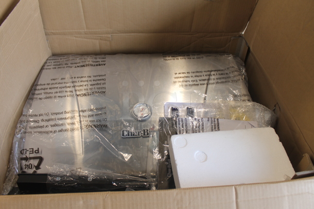 BRAND NEW SCRATCH AND DENT! Char-Broil 2582843 Metal 4 Burner Propane Gas Powered Grill. Stock Picture Used as Gallery. - Image 8 of 8