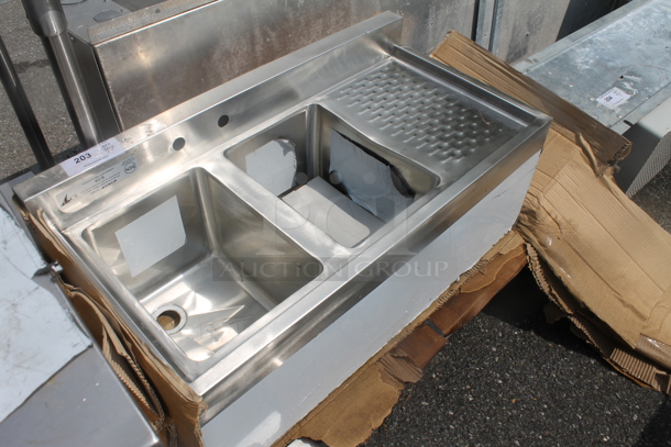 BRAND NEW SCRATCH AND DENT! Stainless Steel Commercial 2 Bay Sink w/ Right Side Drain Board. No Legs. Bay 10x14x10. Drain Board 11x16 - Image 2 of 5
