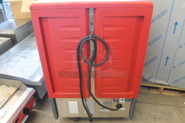 BRAND NEW SCRATCH AND DENT! 2023 Metro C5HLE015284 Stainless Steel Commercial Warming Cabinet on Commercial Casters. 120 Volts, 1 Phase. Tested and Working! - Image 5 of 6