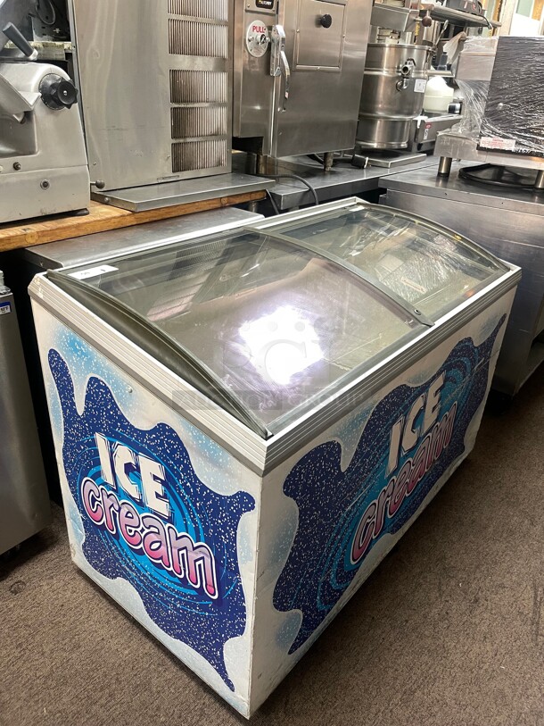 Working! Commercial Ice Cream Freezer Display NSF 115 Volt Tested and Working!