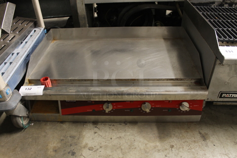 Avantco 177EG30N Stainless Steel Commercial Countertop Electric Powered Flat Top Griddle w/ Thermostatic Controls. 208/240 Volts, 1 Phase.