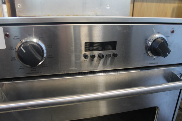 Viking VESO127SS Professional Series Ultra-Premium Select
27 Inch Single Electric Wall Oven with 4.2 cu. ft. Capacity, Vari-Speed Dual Flow Convection, Rapid Ready Preheat and 10-Pass Broiler: Stainless Steel 208-240 Volts 1 Phase.  - Image 3 of 8