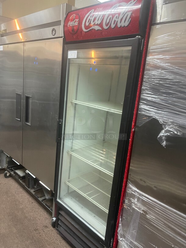 Working! True GDM-26 27 inch One Section Glass Door Commercial Merchandiser, (1) Right Hinge Door, 115v NSF Tested and Working! - Image 3 of 5