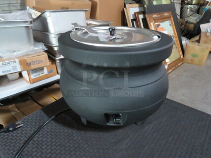 One NEW Vollrath 11 Quart Colonial Kettle Warmer. Model# 72165. 120 Volt. $631.90