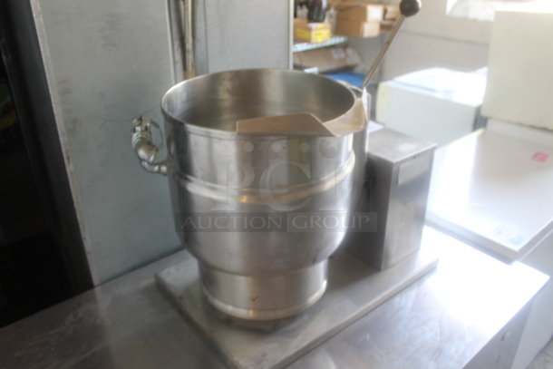 Groen Stainless Steel Commercial Countertop Electric Powered Tilting Steam Kettle. 250 Volts, 1 Phase. - Image 2 of 9