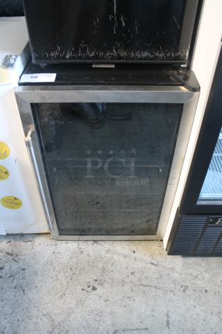 Frigidaire EFMIS155 Metal Mini Cooler Merchandiser. 115 Volts, 1 Phase. Tested and Powers On But Does Not Get Cold