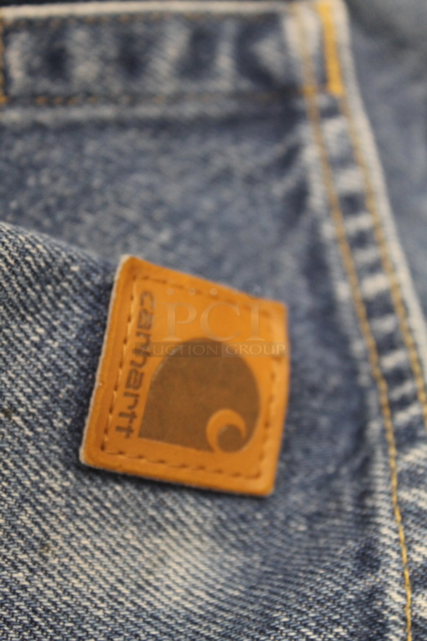 ALL ONE MONEY! ROOM LOT of Various Items Including Chairs, Cooler Freezer Combo, Tables and Clothes. BUYER MUST REMOVE. - Image 5 of 10