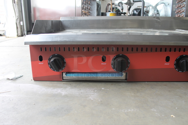 BRAND NEW! 2021 Avantco 177CAG60TG Stainless Steel Commercial Countertop Natural Gas Powered Flat Top Griddle w/ Thermostatic Controls. 175,000 BTU. Tested and Working! - Image 4 of 7