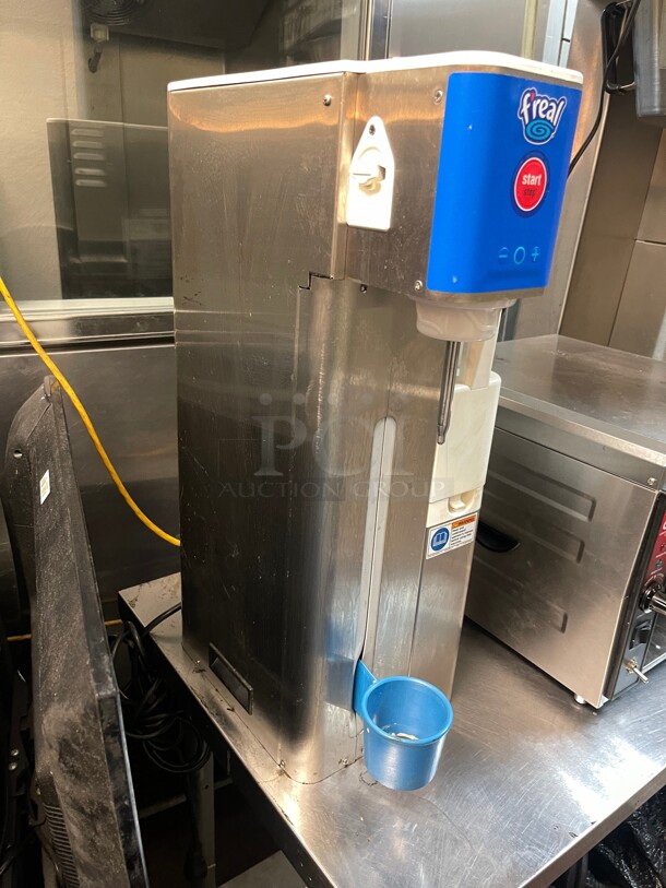FREAL Food Frozen Beverage Blender  FRLB7 Commercial Frozen Drink Slushie Milkshake Blender Machine 120 Volt NSF  - Image 3 of 7