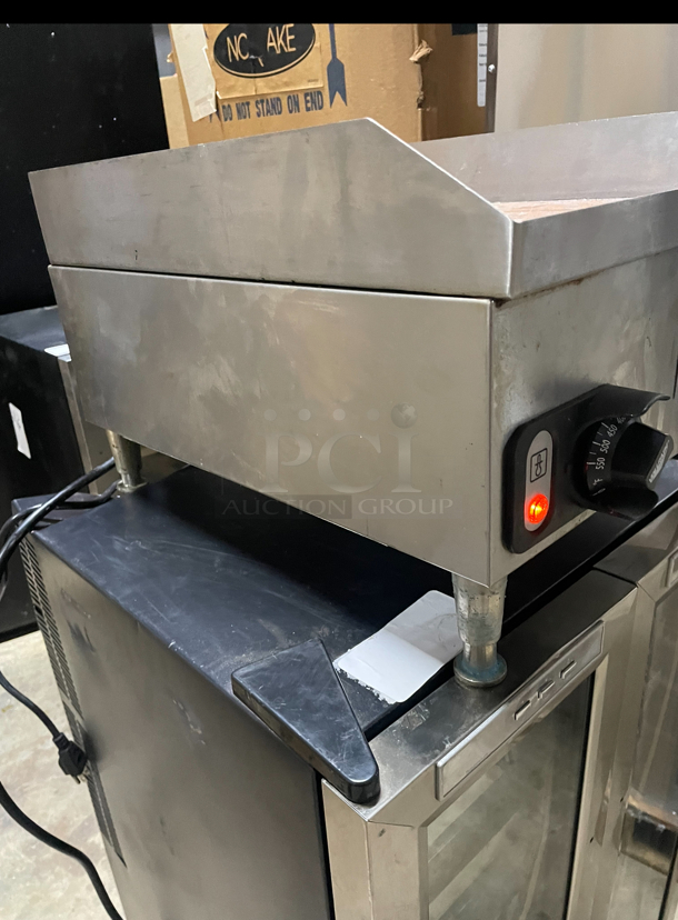 Vollrath 12 inch Electric Gridle/ Like New  - Image 3 of 5