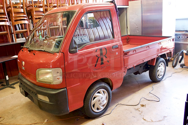 WORK HORSE! 1999/2000 Diahatsu Hijet S210P Pick-Up/Flatbed Truck. 64875Km / 40311 Miles - Runs Perfectly! 5-Speed Manual Transmission, 4 Wheel Drive, 600CC 3 Cylinder, Fuel Injected, Bed Converts From Pick-Up Truck To Flat Bed. Includes Spare Tire. Minor Rust On Flat Bed Panels - Driver side mirror needs to be re-attached. Includes All Original Paperwork. Made In Japan. - Image 1 of 12