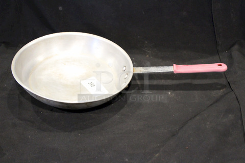 Nice Try-Mark 10" Pan With Rubber Coated Handle. 