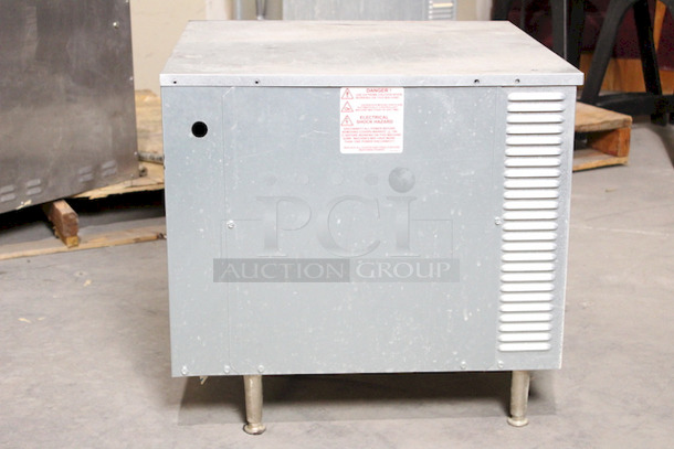 BEAUTIFUL! Taylor RC25N-27 Remote Condensing Unit Used With Frozen Margarita Dispenser. 208-230v/60hz/1ph  21-1/2x23-1/4x21-7/8.
Removed In Working Order From Fat Tuesday. - Image 5 of 6