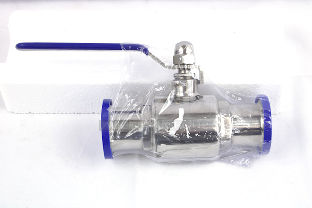 NEW/NEVER USED Glacier Tanks 1-1/2” Tri Clamp Connected Non-Encapsulated Ball Valve, Stainless Steel Construction, Offers Full Port Unobstructed Flow - Capable Of 250 PSI. - Image 1 of 5