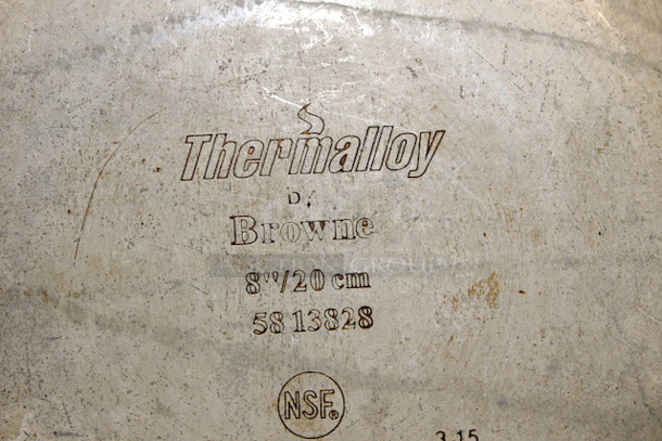 AWESOME VALUE! Browne 5813828 8" Non-Stick Aluminum Frying Pan w/ Solid Silicone Handle. 5x your Bid - Image 3 of 3