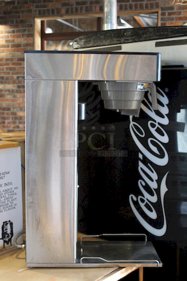 NICE! Bunn 36700.0013 TB3Q 29" Trunk 3 Gal. Iced Tea Brewer With Iced Tea Dispenser. 14.4 Amps/ 60 Hertz/ 1ph/120v/1,730 Watts 11 1/2"W x 22 3/8"D x 34"H - Image 3 of 6