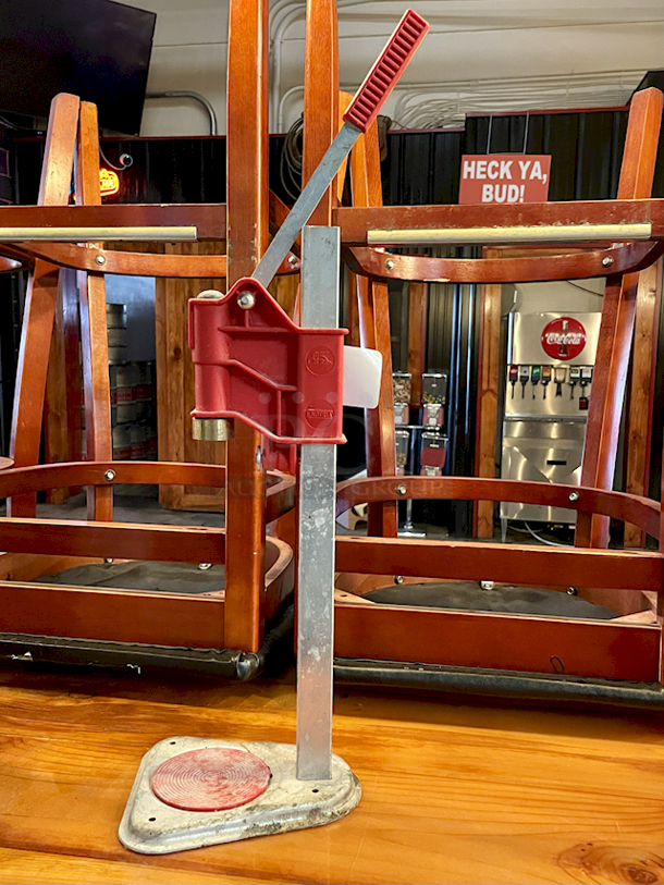 Manual Bottle Capper - Image 2 of 3