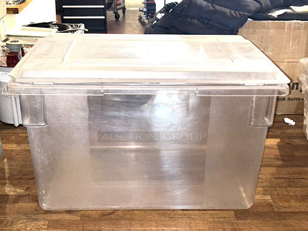 Sysco 18x26x15 21.5 Gallon Clear Ingredient Storage Bin With Lid - Image 4 of 6