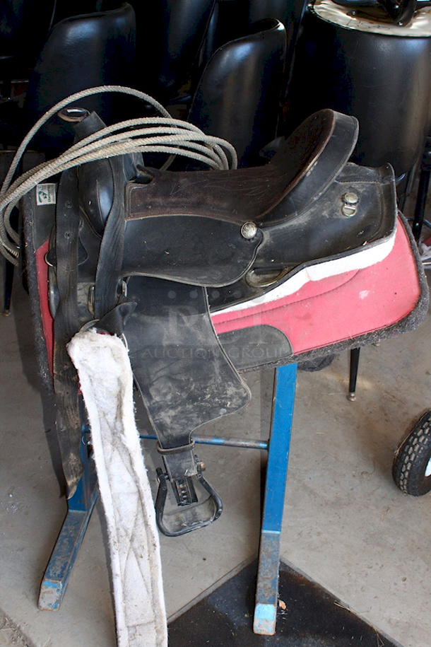 OUTSTANDING!! Vinyl Saddle With Diamond Wool Pad And Lasso.  - Image 5 of 10