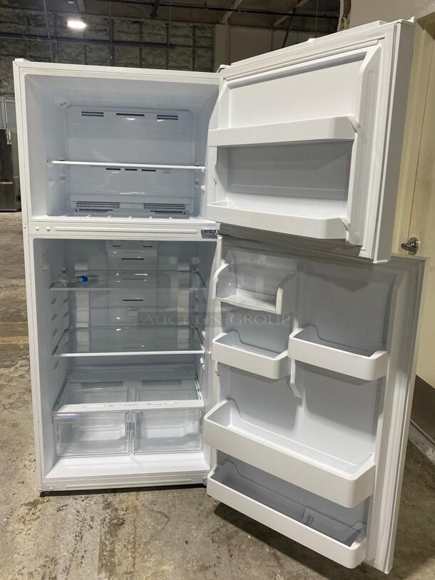 Insignia™ - 18 Cu. Ft. Top-Freezer Refrigerator with Handles - White

 - Image 5 of 6